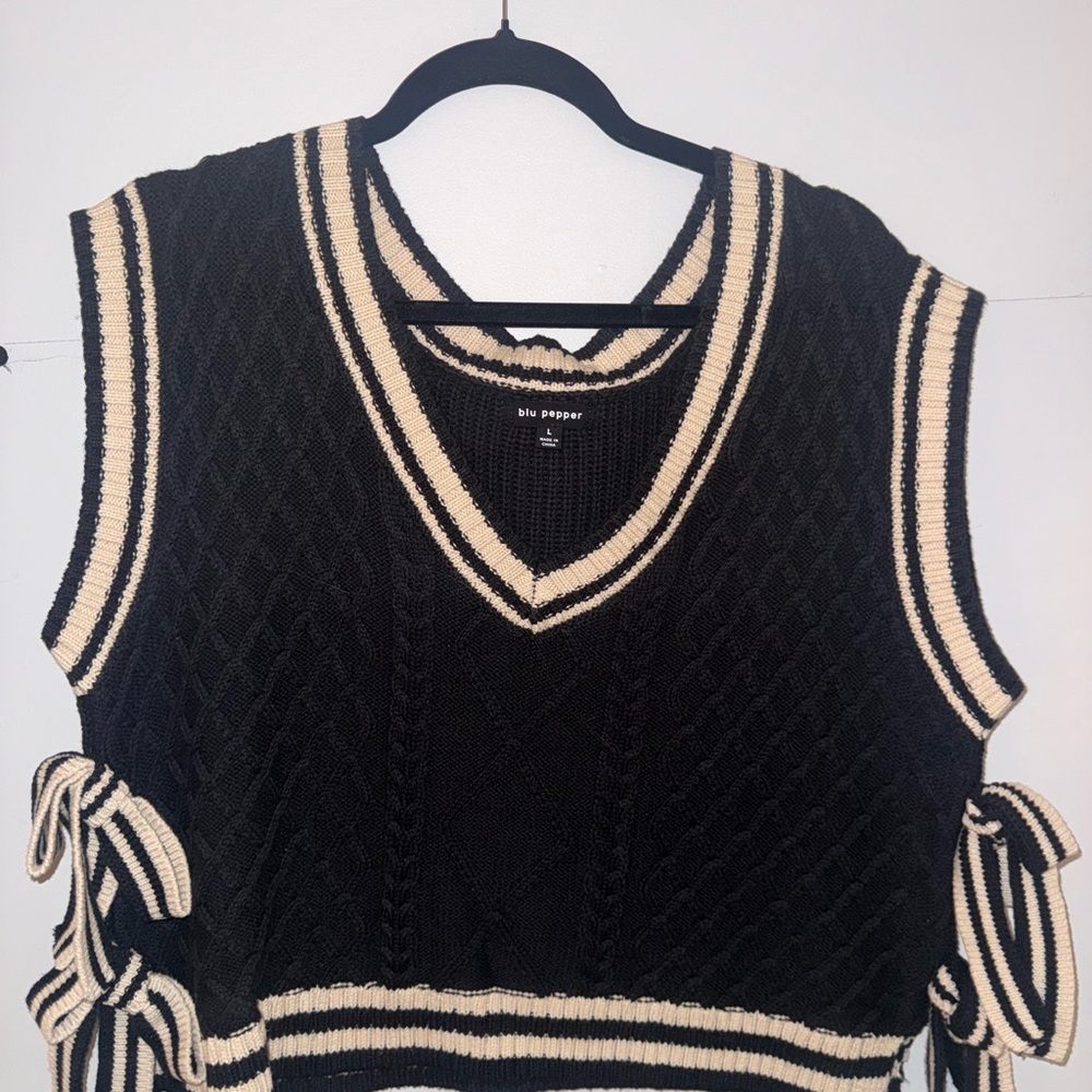 Blu Pepper Black and Cream Knit Top